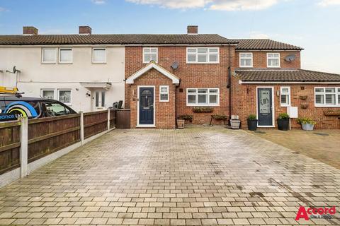 3 bedroom terraced house for sale - Macon Way, Upminster, RM14