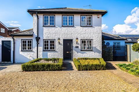 4 bedroom detached house for sale, High Road, Fobbing, SS17