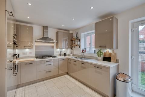 8 Arrow Drive, Cofton Hackett, Birmingham, B45 8FW