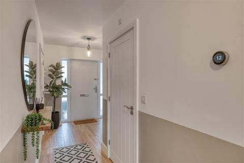 8 Arrow Drive, Cofton Hackett, Birmingham, B45 8FW