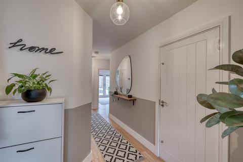 8 Arrow Drive, Cofton Hackett, Birmingham, B45 8FW