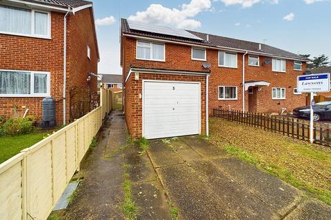 3 bedroom end of terrace house for sale, Cunningham Close, Thetford