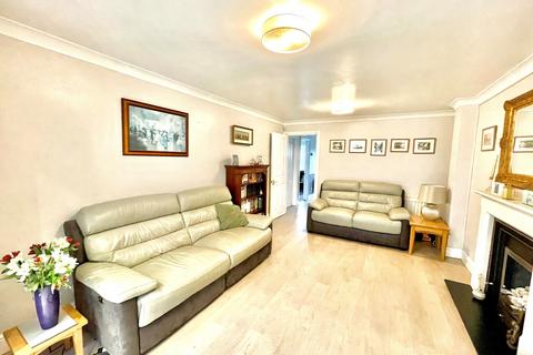 4 bedroom detached house for sale - Thorpeside Close, Staines-upon-Thames, Surrey, TW18