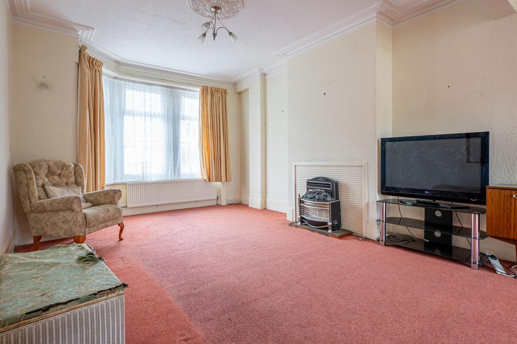 Surbiton Road, SouthendOnSea, SS2 3 bed terraced house for sale £