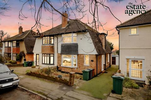 4 Epping Glade, London, E4 7PQ