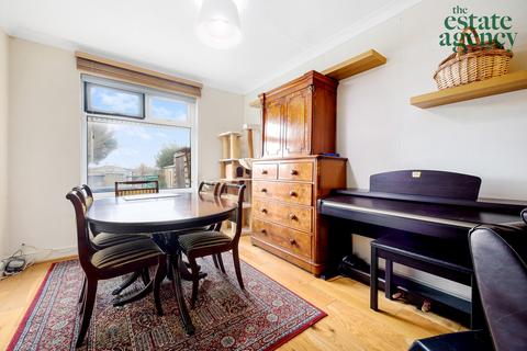 4 Epping Glade, London, E4 7PQ