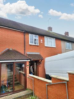 3 bedroom terraced house to rent, Bearing Way, Chigwell IG7