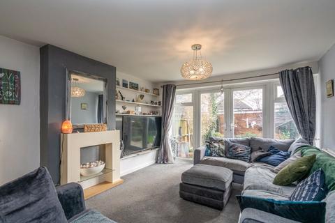 3 bedroom end of terrace house for sale, Churchill Road, Dunstable