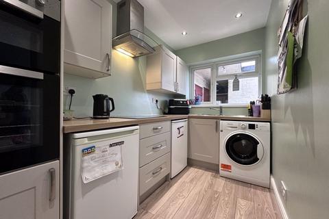 144 Green Lanes, Bilston, WV14 6DA