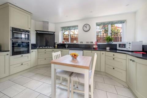 4 bedroom detached house for sale, Peile Drive, Taunton TA2