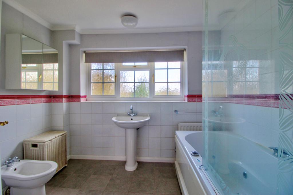 En-suite to Master
