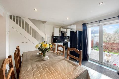 3 bedroom semi-detached house for sale - Alexandra Road, Warlingham, CR6 9DW