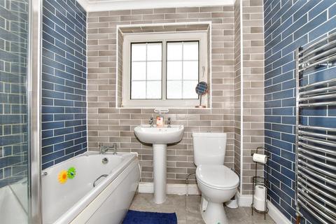 12 Caroline Close, Whitstable, CT5 4TT
