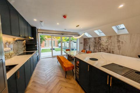 5 bedroom terraced house to rent, Herbert Road, London SW19