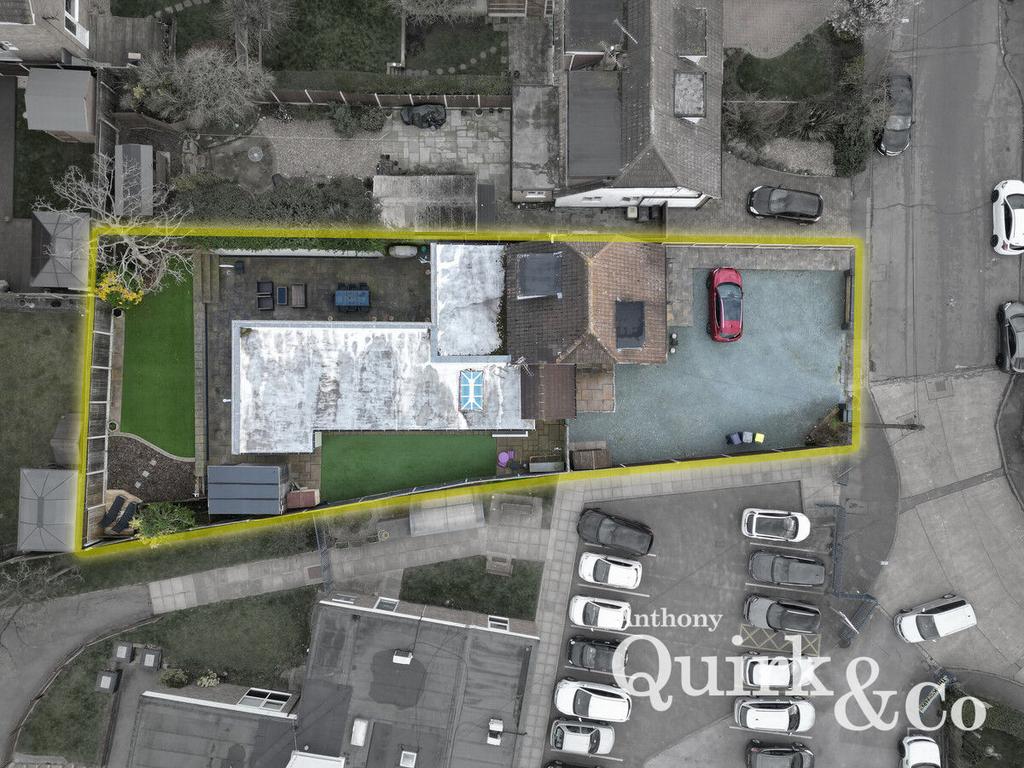 Brooklyn Drive, Rayleigh, SS6 4 bed detached house for sale £575,000