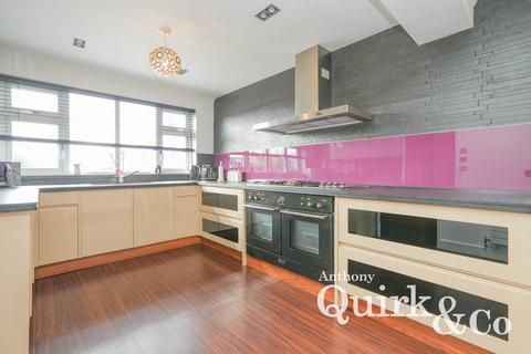 38 Brooklyn Drive, Rayleigh, SS6 9LW