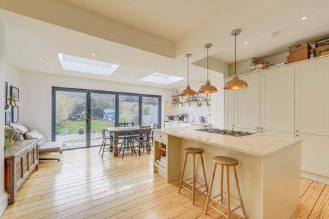24 Braidwood Road, London, SE6 1QX