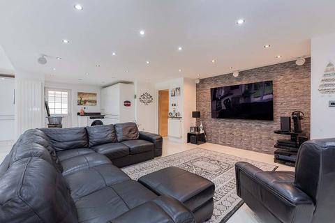 157 Farnham Lane, Slough, SL2 2EW