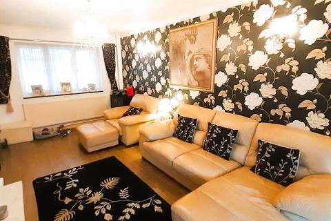 3 bedroom house for sale, The Cherries, Slough SL2