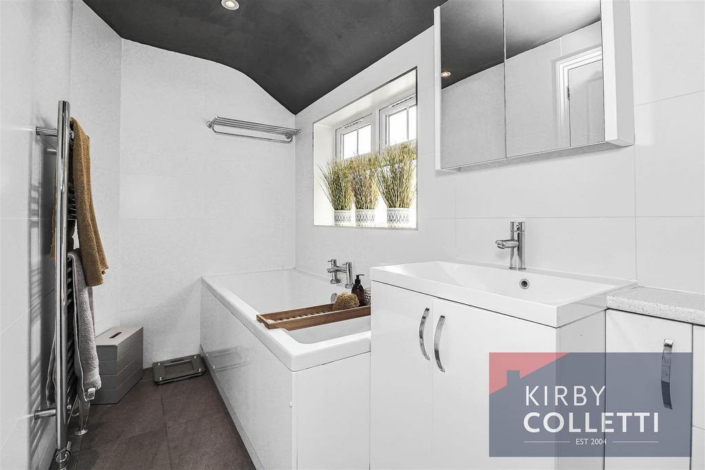 Bath/shower room