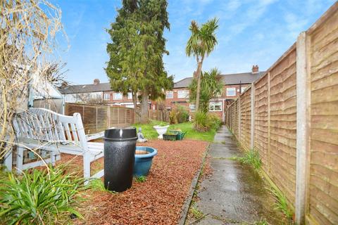 3 bedroom terraced house for sale, Woodlands Road, Hull