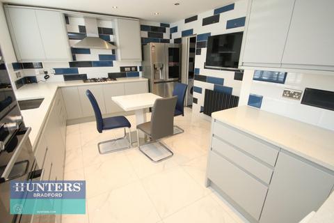 291 Moore Avenue, Bradford, BD7 4DR