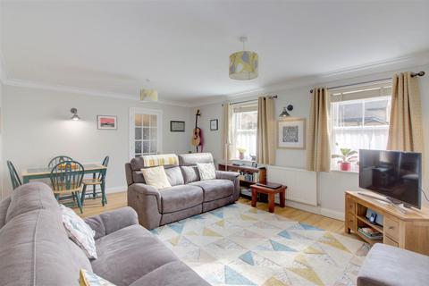 5 Abbots Garden, Malmesbury, SN16 9HY