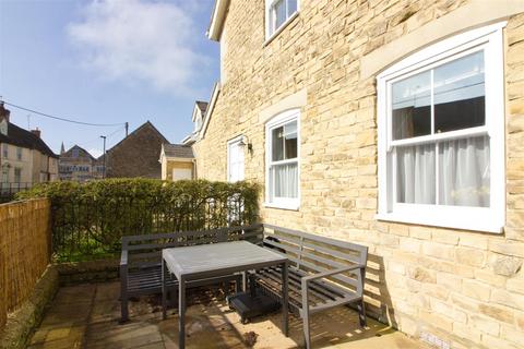 5 Abbots Garden, Malmesbury, SN16 9HY