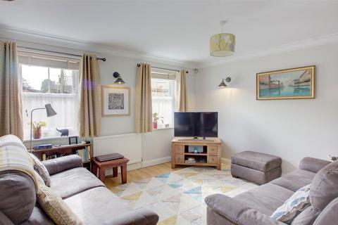 5 Abbots Garden, Malmesbury, SN16 9HY