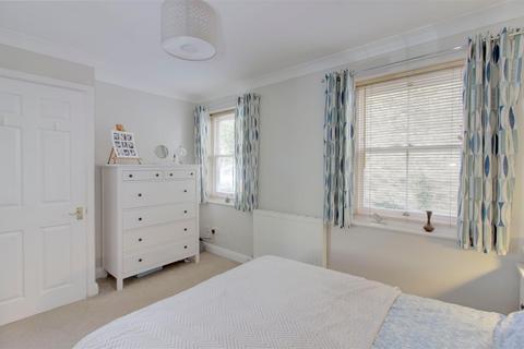 5 Abbots Garden, Malmesbury, SN16 9HY