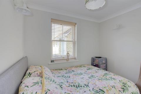 5 Abbots Garden, Malmesbury, SN16 9HY