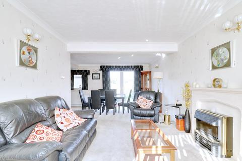 4 bedroom end of terrace house for sale, South End Road, Rainham RM13