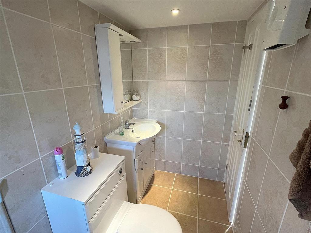 Shower Room.jpg