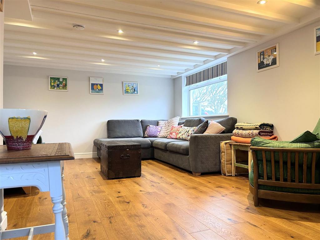 LIVING ROOM (COTTAGE).jpeg