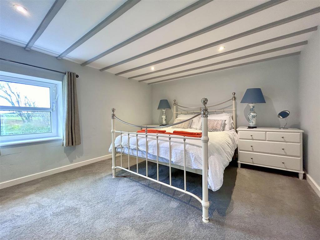 MASTER BEDROOM (COTTAGE).jpeg
