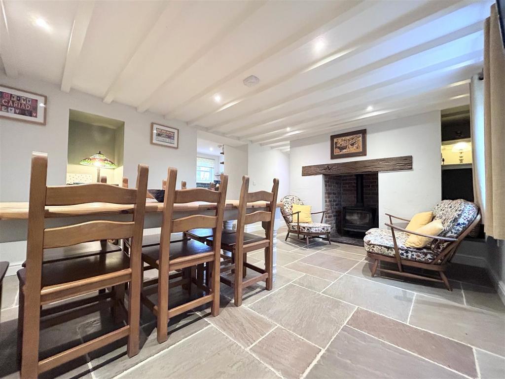 RECEPTION ROOM (COTTAGE).jpeg