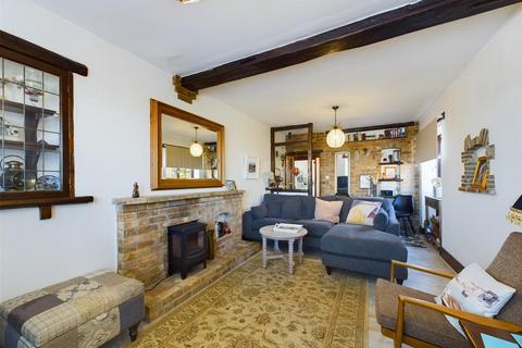 3 bedroom chalet for sale, Whitehouse Estate, Cromer