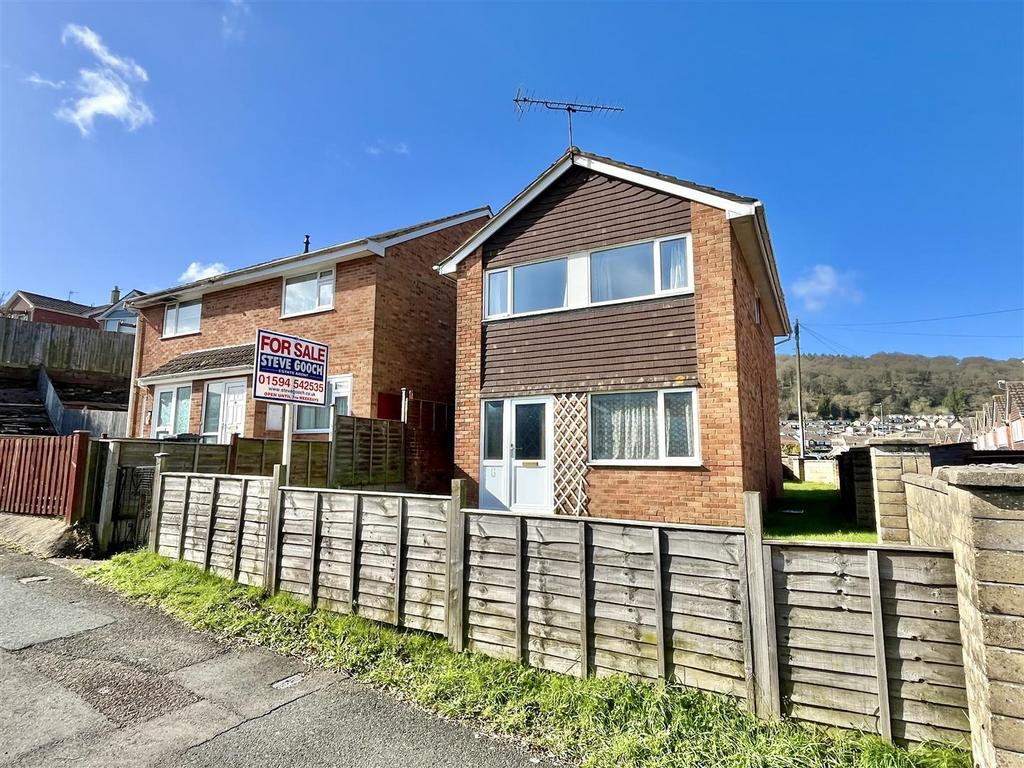 Bradley Court Road, Mitcheldean GL17 3 bed detached house for sale £