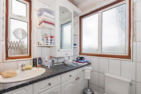 124 Old Road, Crayford, Dartford, DA1 4DY