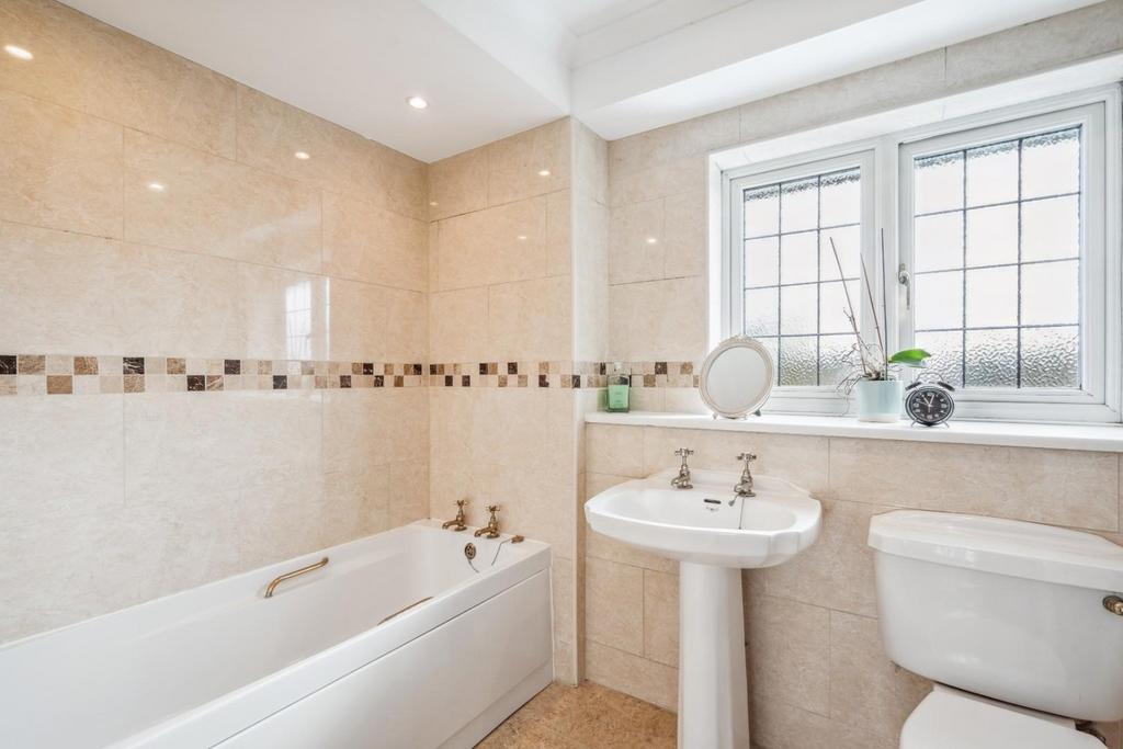 En-Suite Bathroom