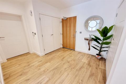 2 bedroom ground floor flat for sale, Bournegate Court, Ebony Crescent, Cockfosters, EN4