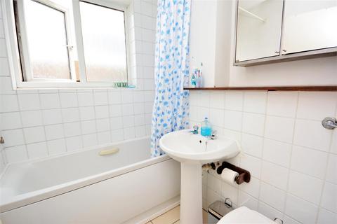 137 Brangwyn Crescent, London, SW19 2UA
