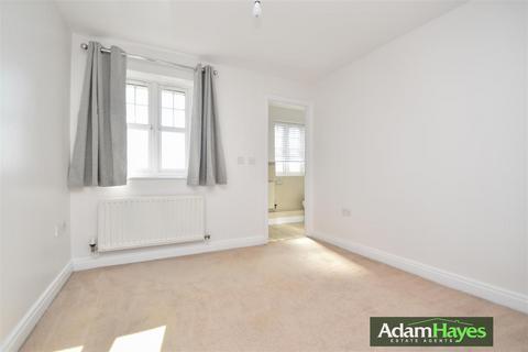2 bedroom apartment to rent, Honiton Gardens, Mill Hill East NW7