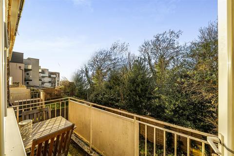 14 South Terrace, Surbiton, KT6 6HT