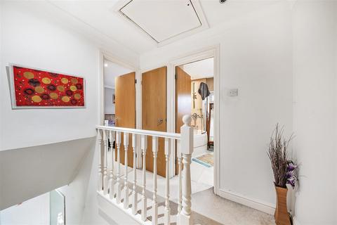 14 South Terrace, Surbiton, KT6 6HT