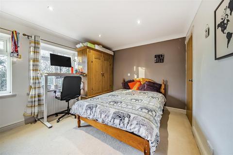 14 South Terrace, Surbiton, KT6 6HT