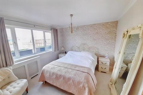 2 bedroom detached bungalow for sale, Oriel Close, Barnham