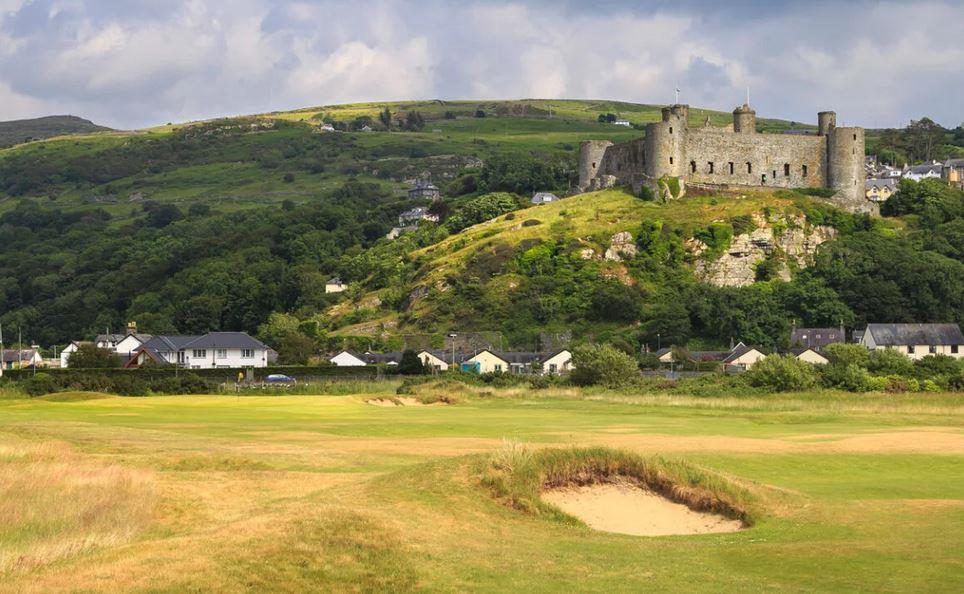 Isgaer from golf course.JPG