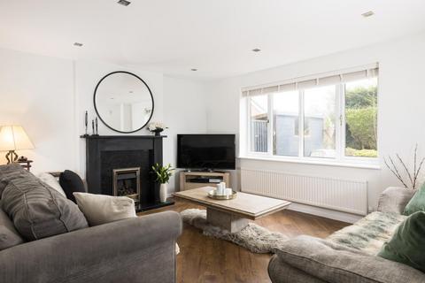 11 Church Close, Tollerton, York, YO61 1QS