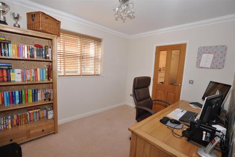 223 Henhurst Hill, Burton-on-trent, DE13 9SX